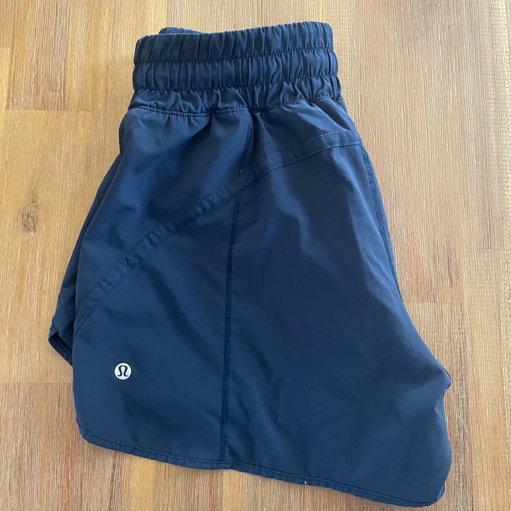 Tracker high rise shorts 4”
